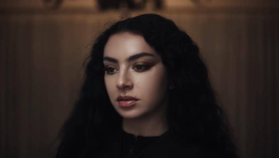 Lirik Lagu 360 - Charli xcx dan Maknanya, Viral karena Bridgerton?