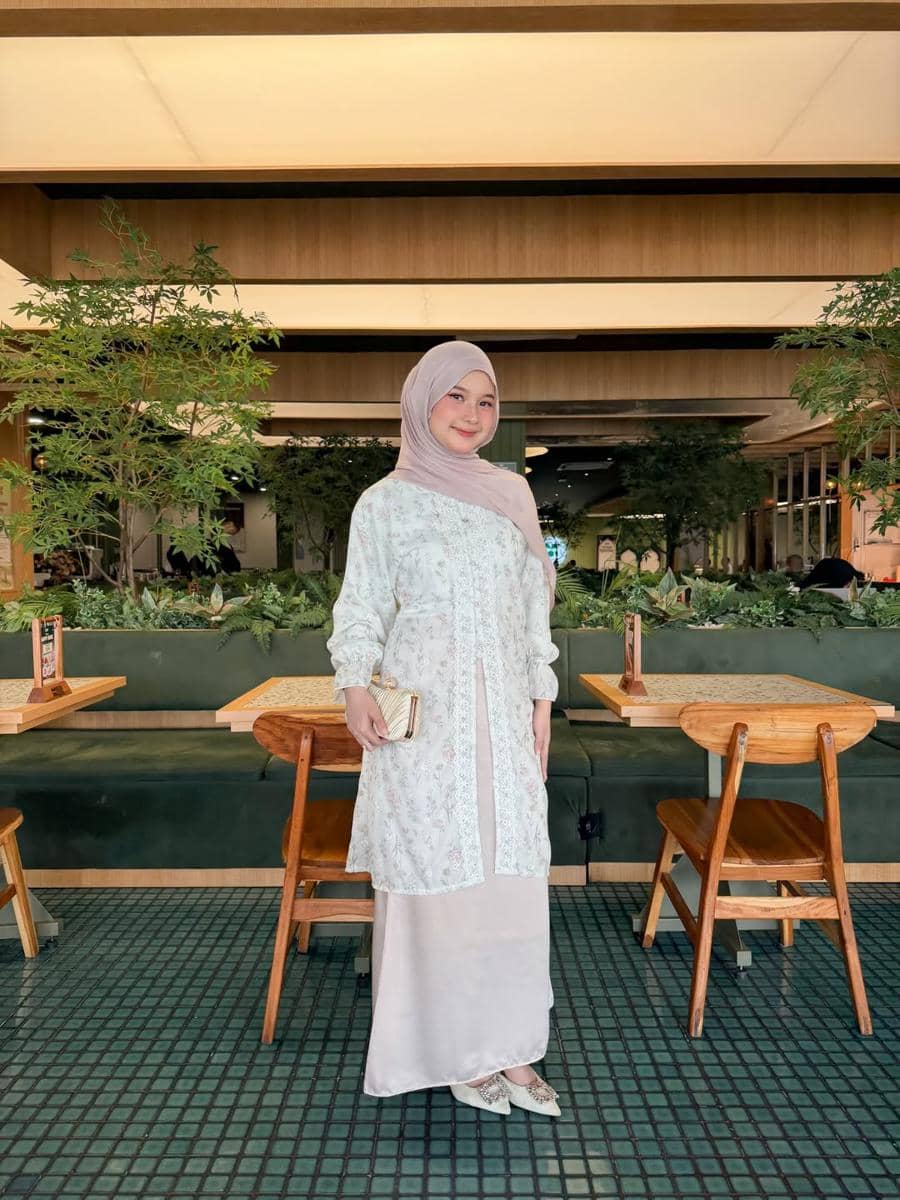 OOTD Lebaran Pakai Tunik ala Siska Amera
