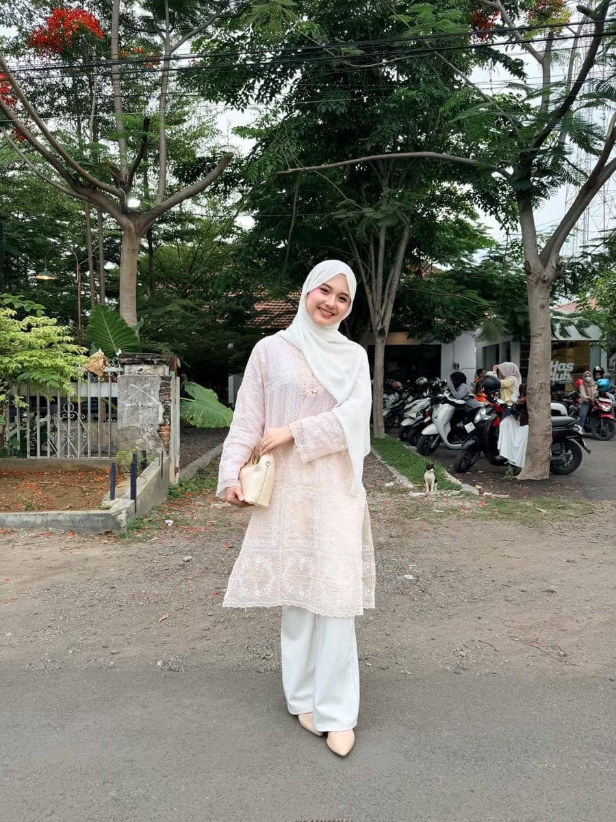 OOTD Lebaran Pakai Tunik ala Siska Amera