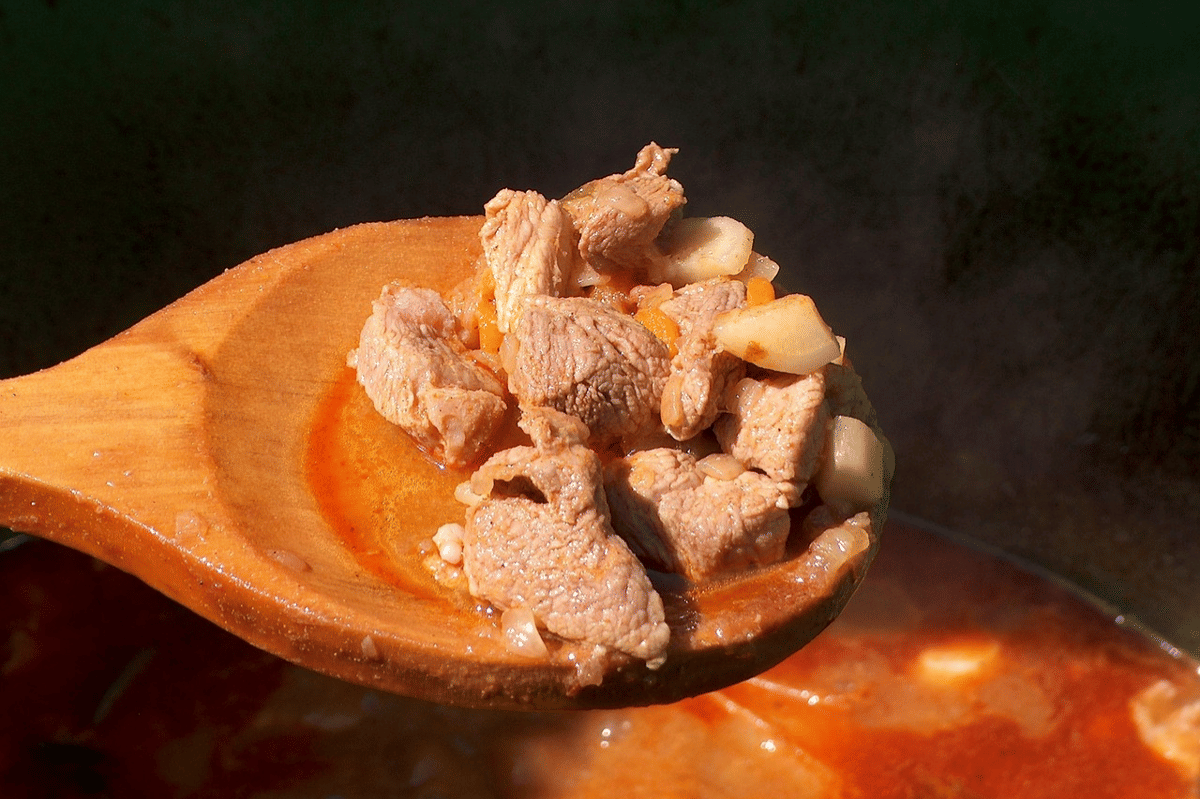 ilustrasi membuat sup tulang babi