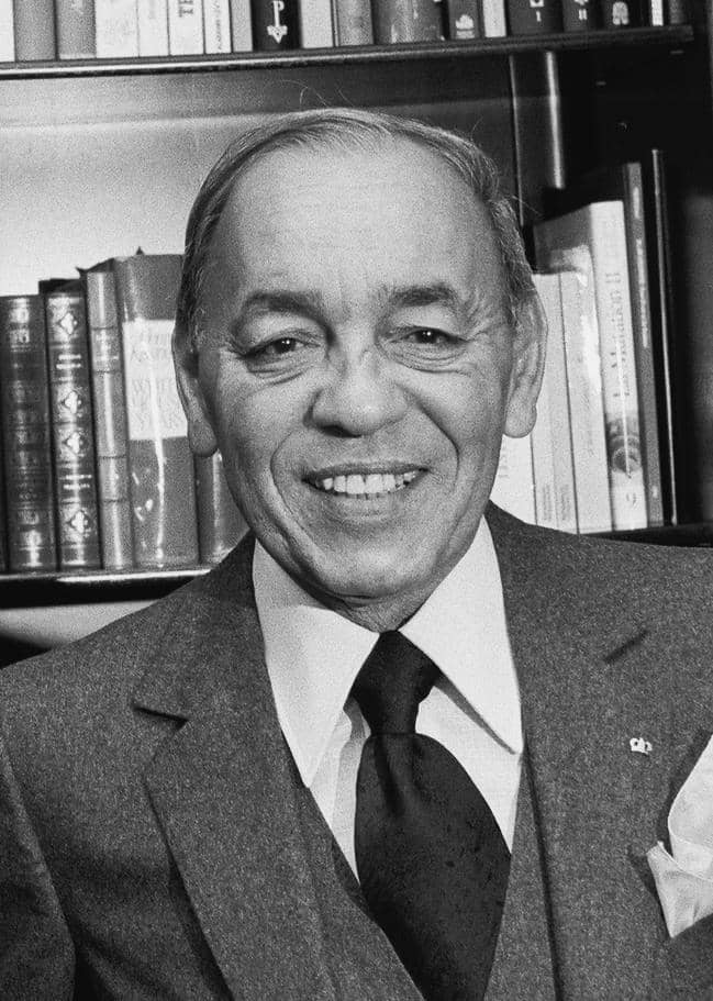 Raja Hassan II dari Maroko, adalah penggagas utama pembangunan Masjid Hassan II yang megah di Casablanca, Maroko. 