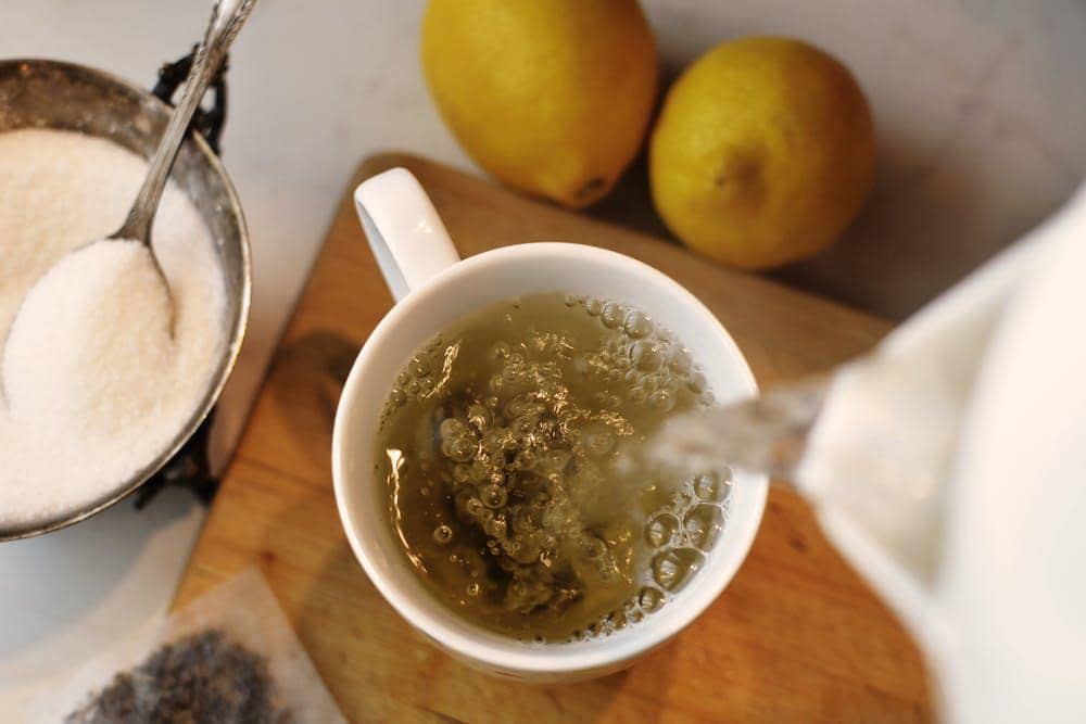 Kenapa Air Hangat Sebaiknya Diminum Saat Berbuka Dibanding Minuman Manis?