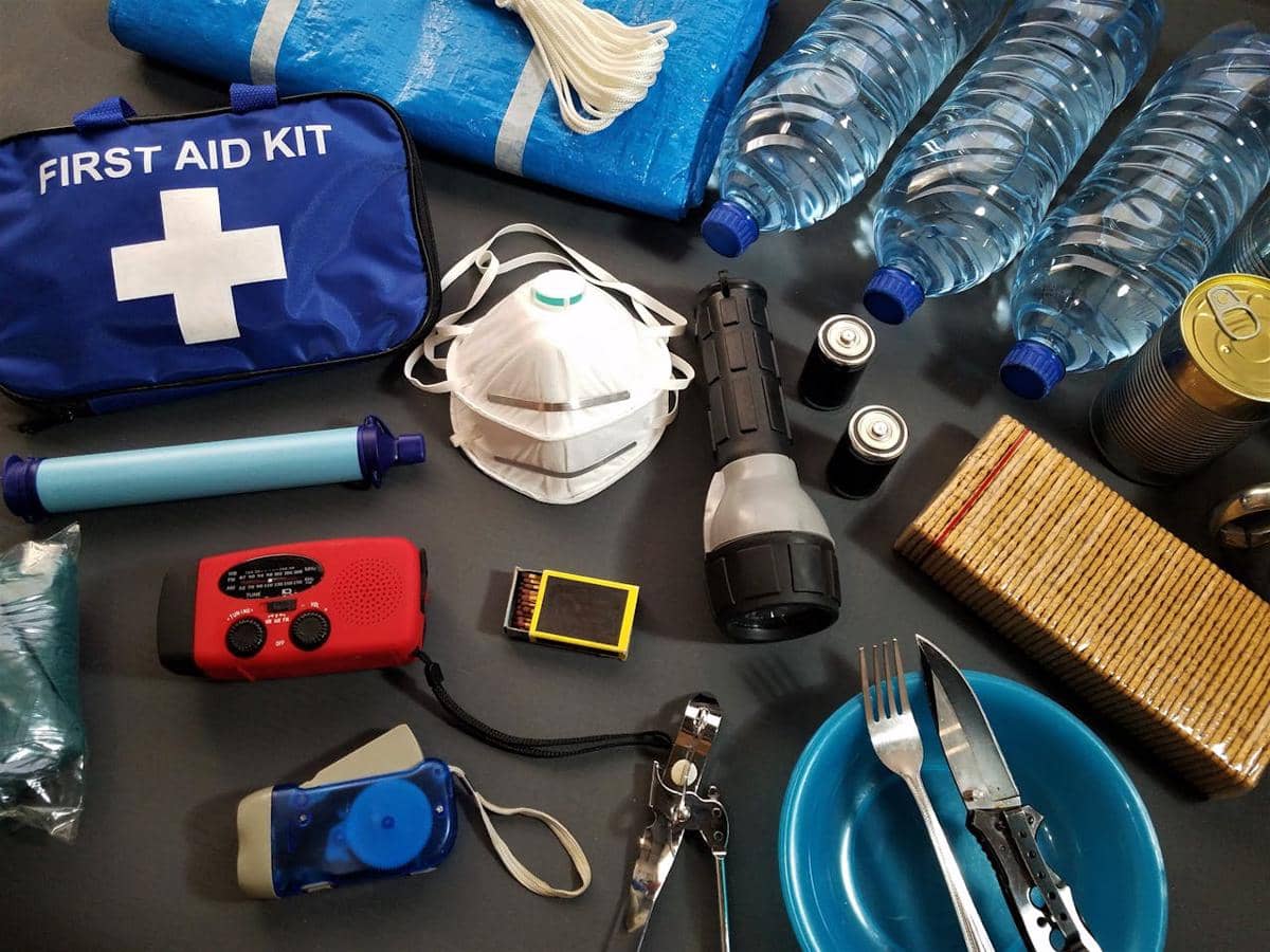 ilustrasi emergency kit