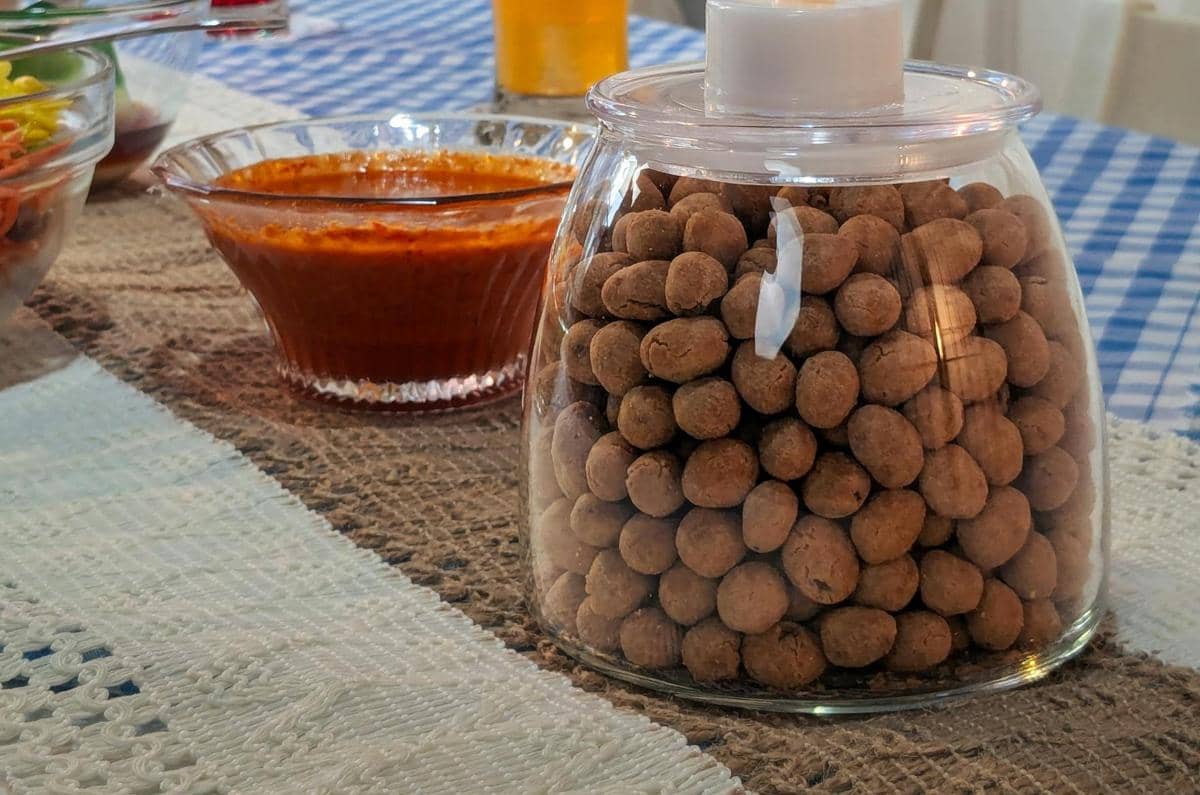 ilustrasi setoples kacang