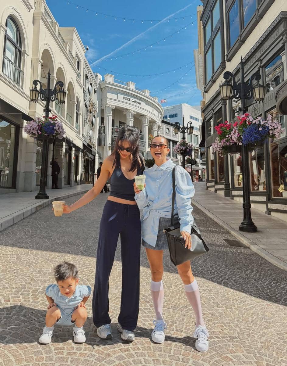 Jennifer Bachdim jalan-jalan di LA