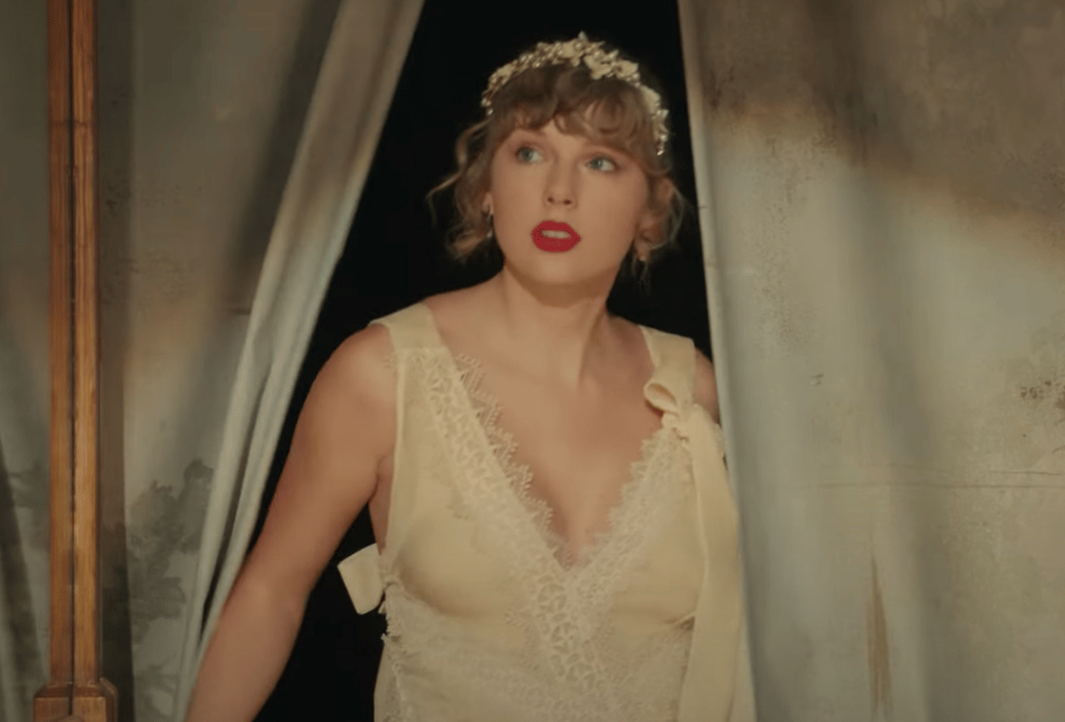 Lirik Lagu dorothea - Taylor Swift, Terinspirasi Selena Gomez!