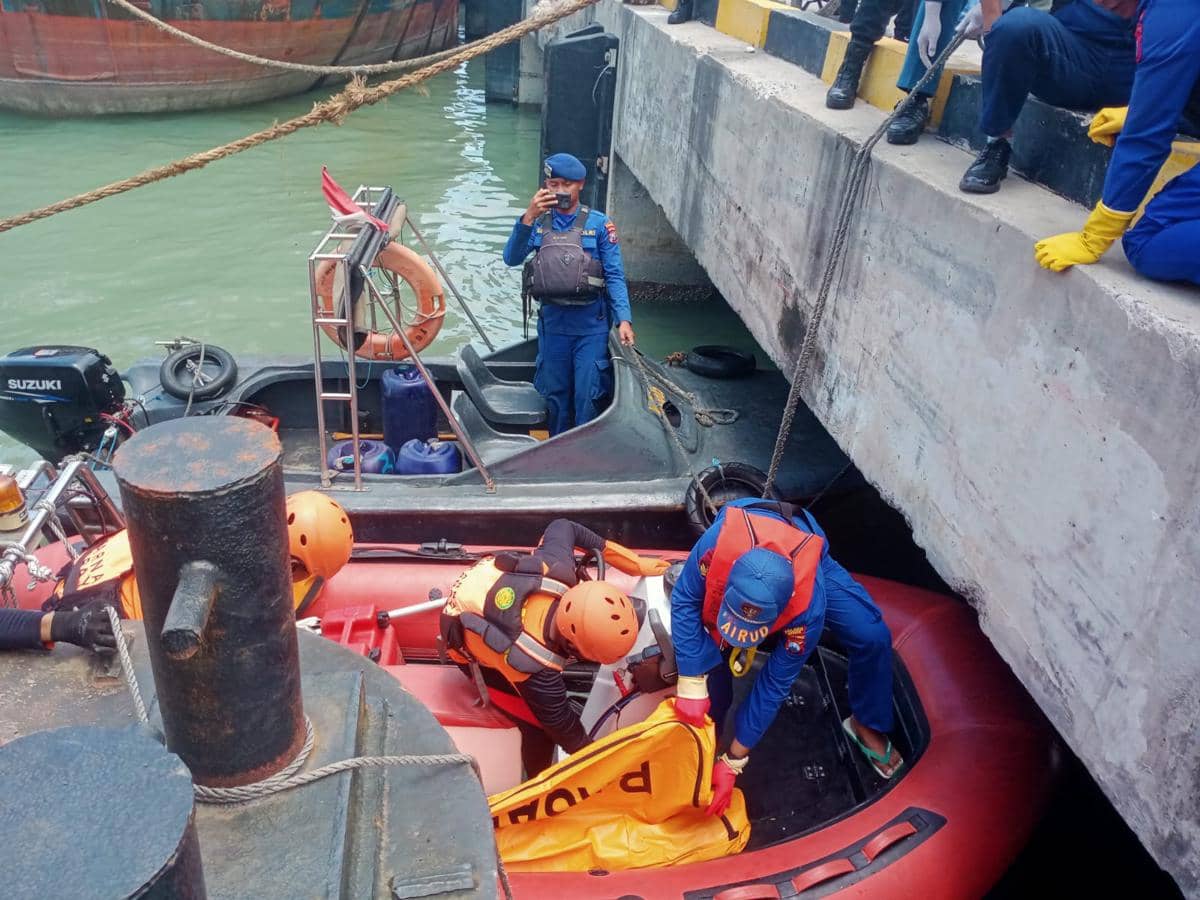Jatuh di Perairan Surabaya - Gresik, Warga Nganjuk Ditemukan Tewas