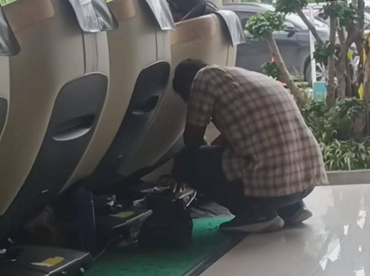 Viral Penjaga Kursi Pijat Stasiun Gubeng Menangis Dituduh Curi Gelang