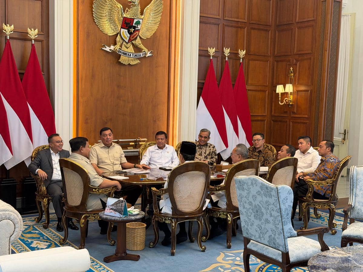 Prabowo Bertemu Sjafrie dan Dasco di Istana Bahas Dinamika Geopolitik