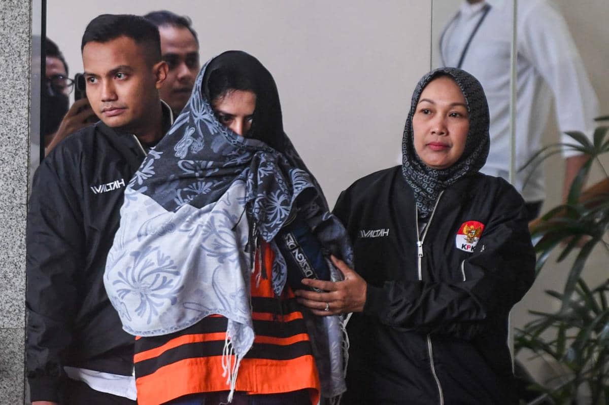 Bupati Fadia Arafiq Ditemukan Lagi Charge Mobil Listrik saat OTT KPK