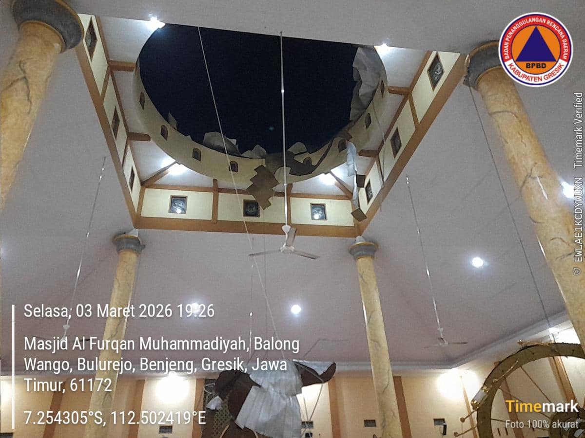 Angin Kencang Hantam Gresik, Kubah Masjid Ambruk