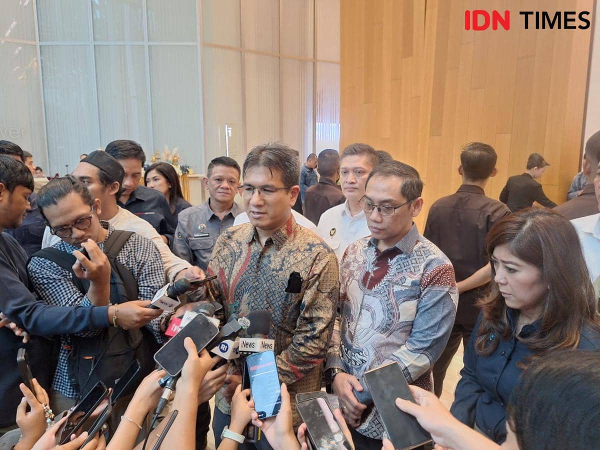 Menteri Komunikasi dan Digital. (Komdigi) Meutya Hafid dan jajaran melakukan sidak di kantor Meta yang ada di kawasan Jakarta Selatan, Rabu (4/3/2026) (IDN Times/Lia Hutasoit)