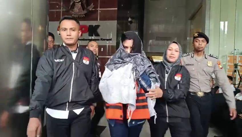 Bupati Pekalongan Fadia Arafiq usai diperiksa di Gedung Merah Putih KPK Jakarta Selatan, Rabu (4/3/2026)