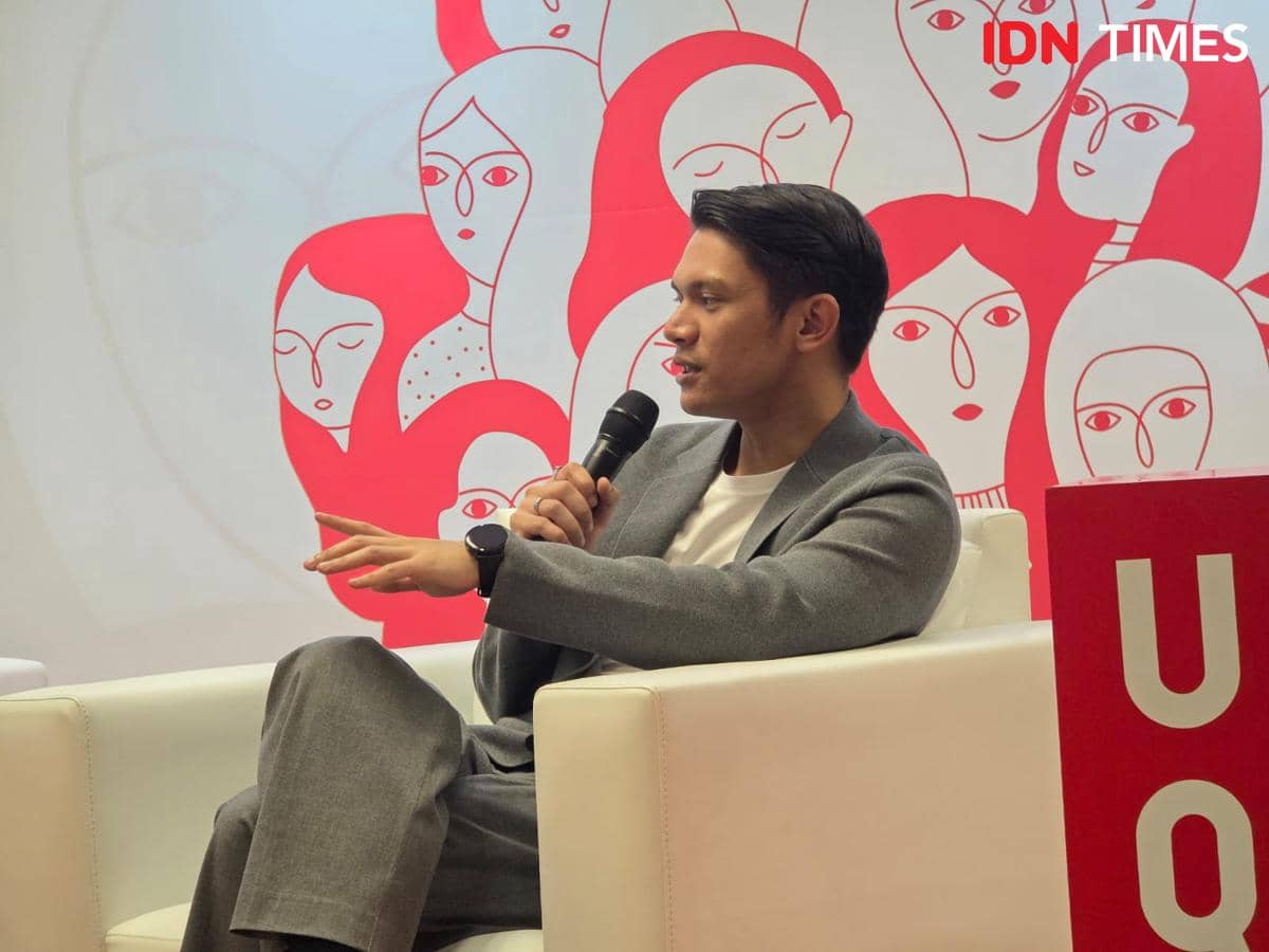 Co-Founder, Menjadi Manusia, Rhaka Ghanisatria dalam diskusi menyambut International Women’s Day 2026 bertajuk Intersectionality: Navigating Multiple Layers of Barriers in Professional Life yang diselenggarakan oleh UNIQLO Indonesia berkolaborasi dengan Indonesia Business Coalition for Women Empowerment (IBCWE) di UNIQLO HQ SOUTH QUARTER