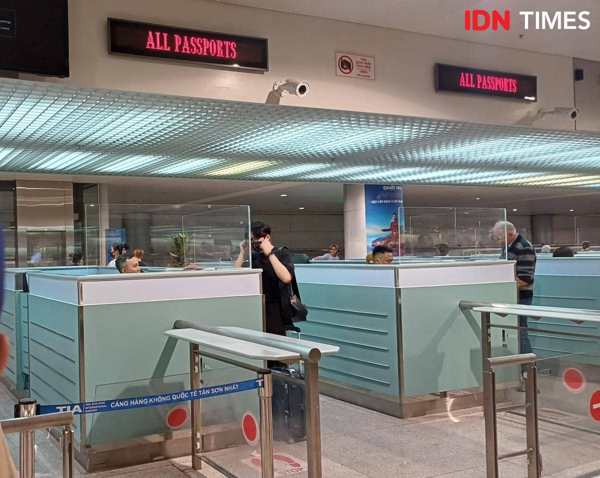 7 Kalimat Terlarang yang Bikin Kamu Tertahan di Imigrasi Bandara