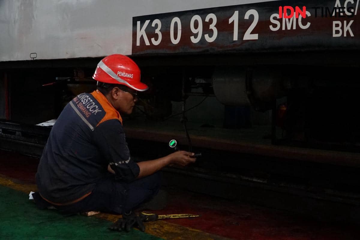 Potret Geliat Para Mekanik Perbaiki Kereta Jelang Arus Mudik 2026