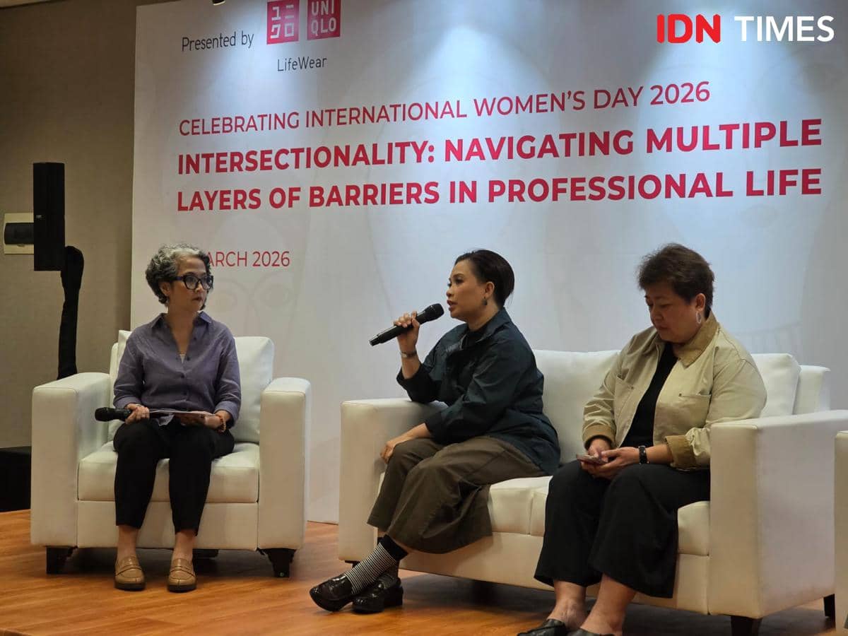 Corporate Affairs Director UNIQLO Indonesia, Irma Yunita dalam diskusi menyambut International Women’s Day 2026 bertajuk Intersectionality: Navigating Multiple Layers of Barriers in Professional Life yang diselenggarakan oleh UNIQLO Indonesia berkolaborasi dengan Indonesia Business Coalition for Women Empowerment (IBCWE) di UNIQLO HQ SOUTH QUARTER