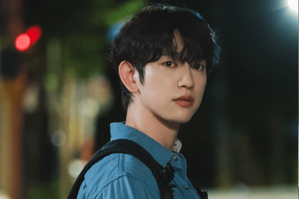 potret Park Jin Young di Still Shining