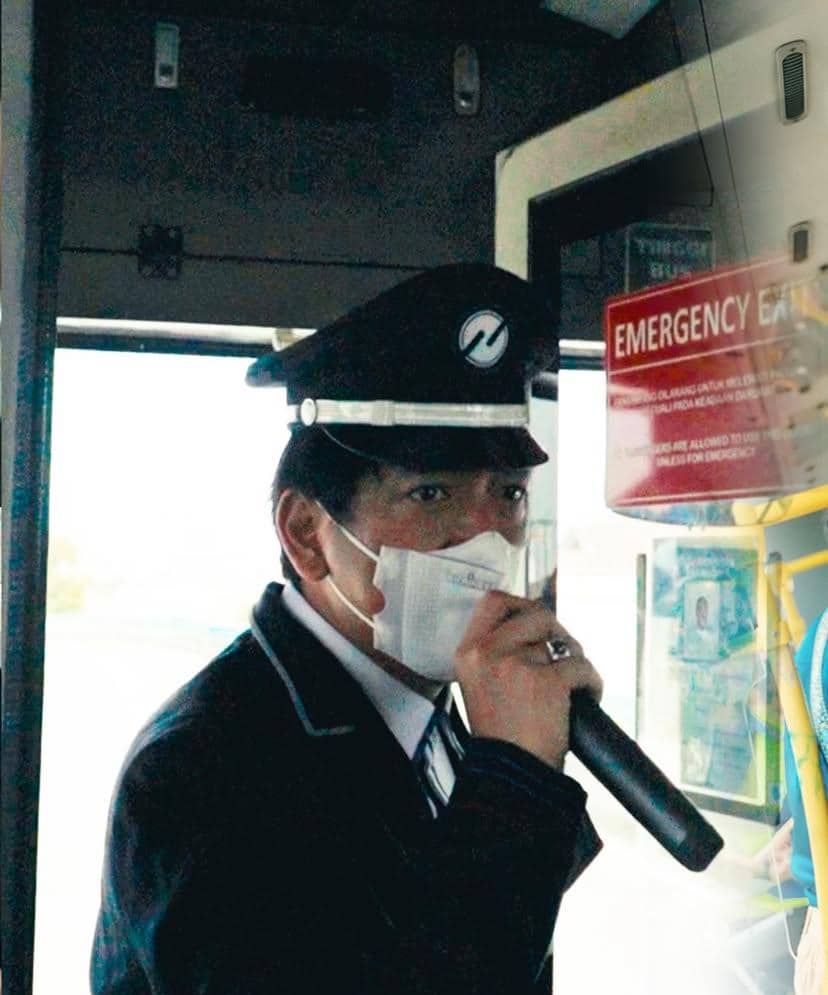 potret D’MASIV jadi petugas Transjakarta 