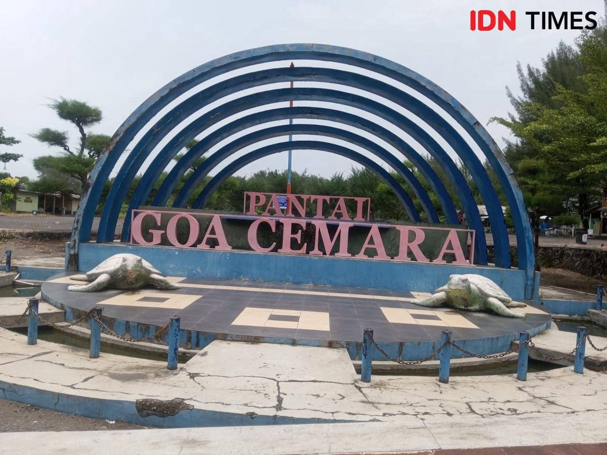Objek wisata Pantai Goa Cemara Bantul.