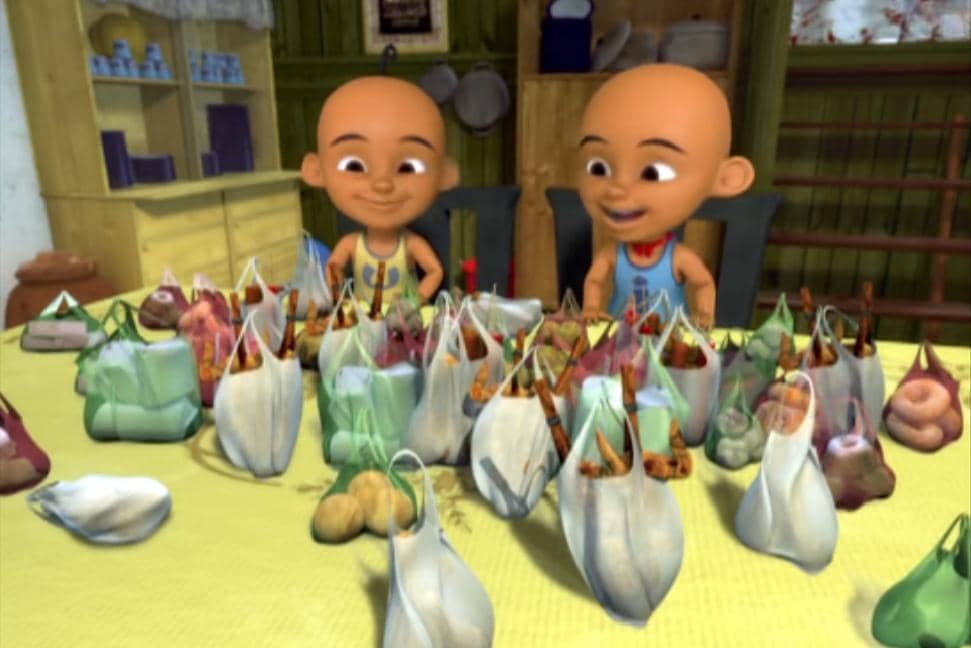 Upin dan Ipin tampak tamak karena membeli berbungkus-bungkus olahan ayam