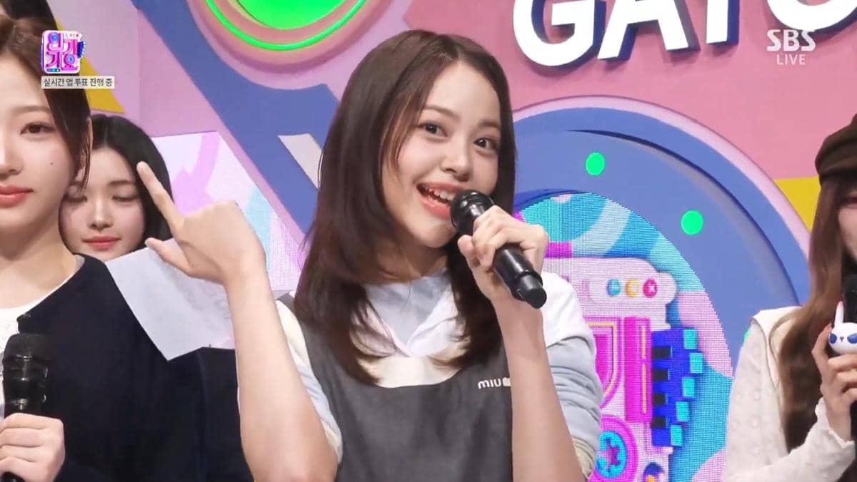 Carmen tampil mengucapkan line berbahasa Indonesia dalam sesi wawancara di panggung Inkigayo