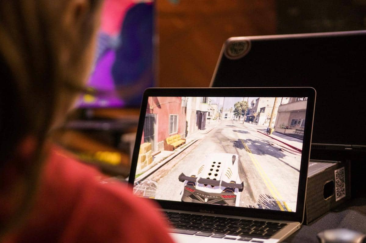 ilustrasi laptop gaming