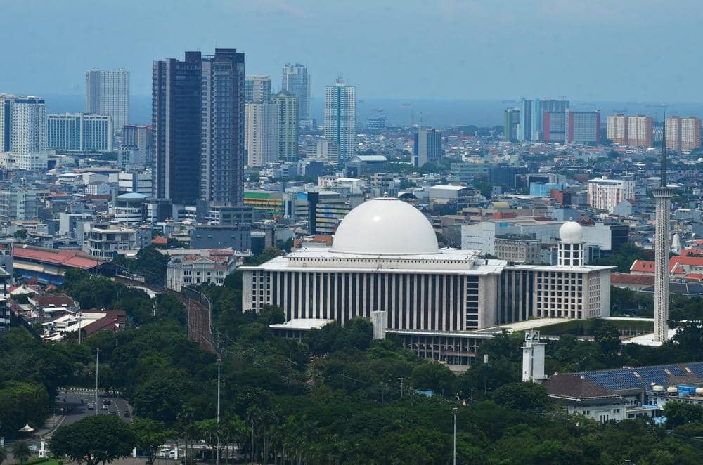 Masjid Istiqlal dari kejauhan