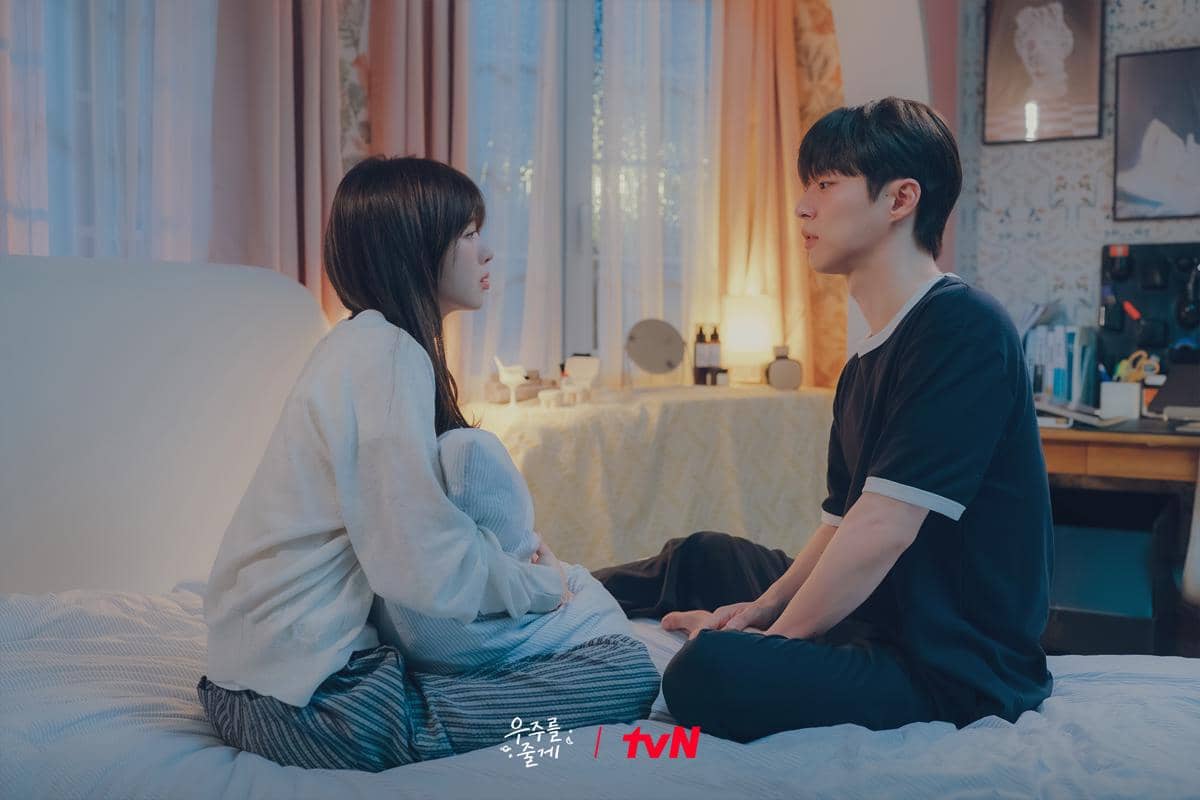 Roh Jeong Eui dan Bae In Hyuk di Our Universe