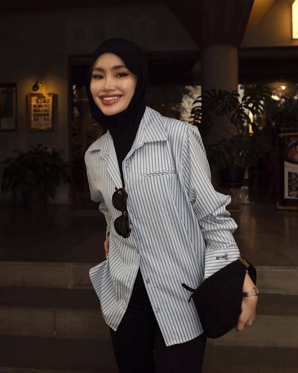 Outfit Serba Hitam ala Sashfir