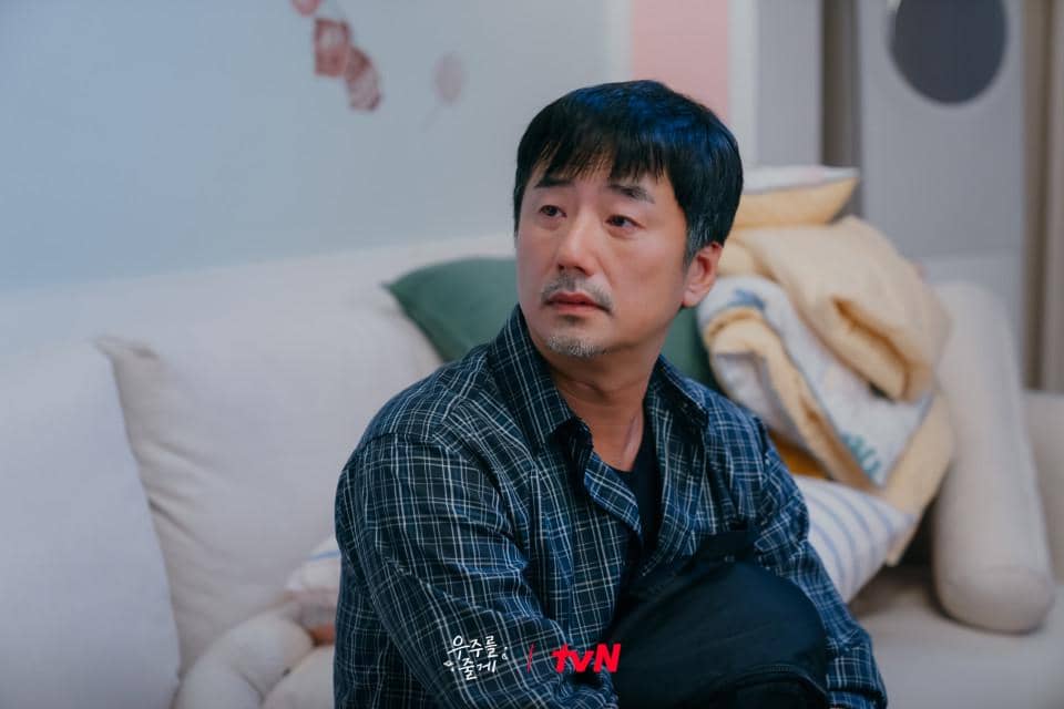 7 Motif Kembalinya Ayah Tae Hyung di Our Universe, Punya Niat Jahat?