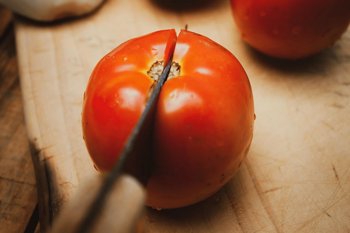 ilustrasi mengolah tomat