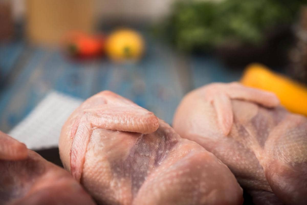 Kenapa Jangan Cuci Ayam Mentah sebelum Dimasak?