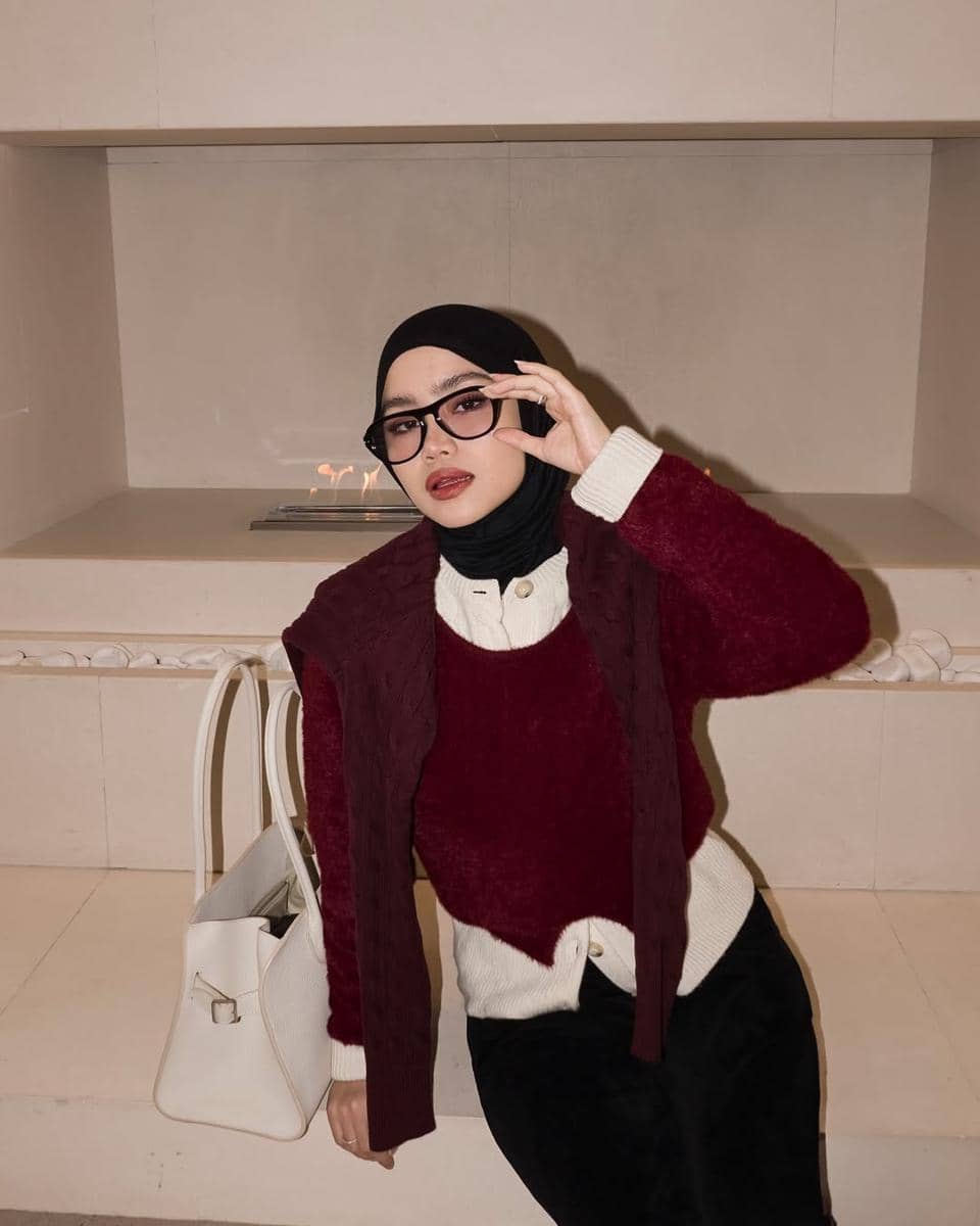 Outfit Serba Hitam ala Sashfir