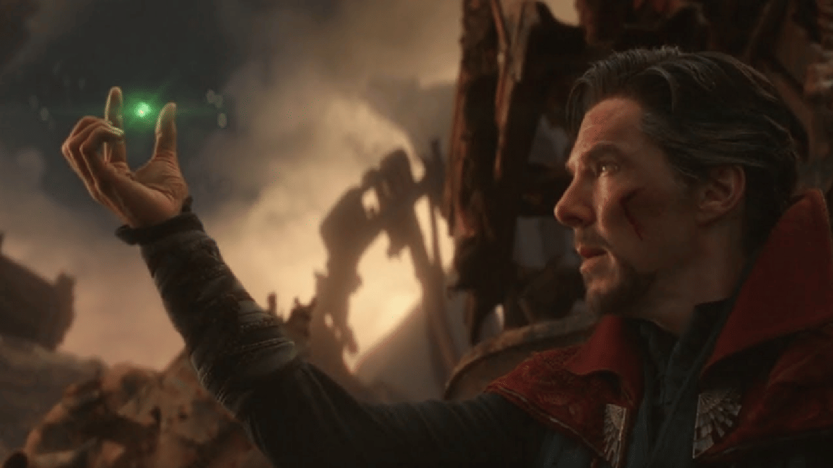 Doctor Strange menyerahkan Time Stone ke Thanos