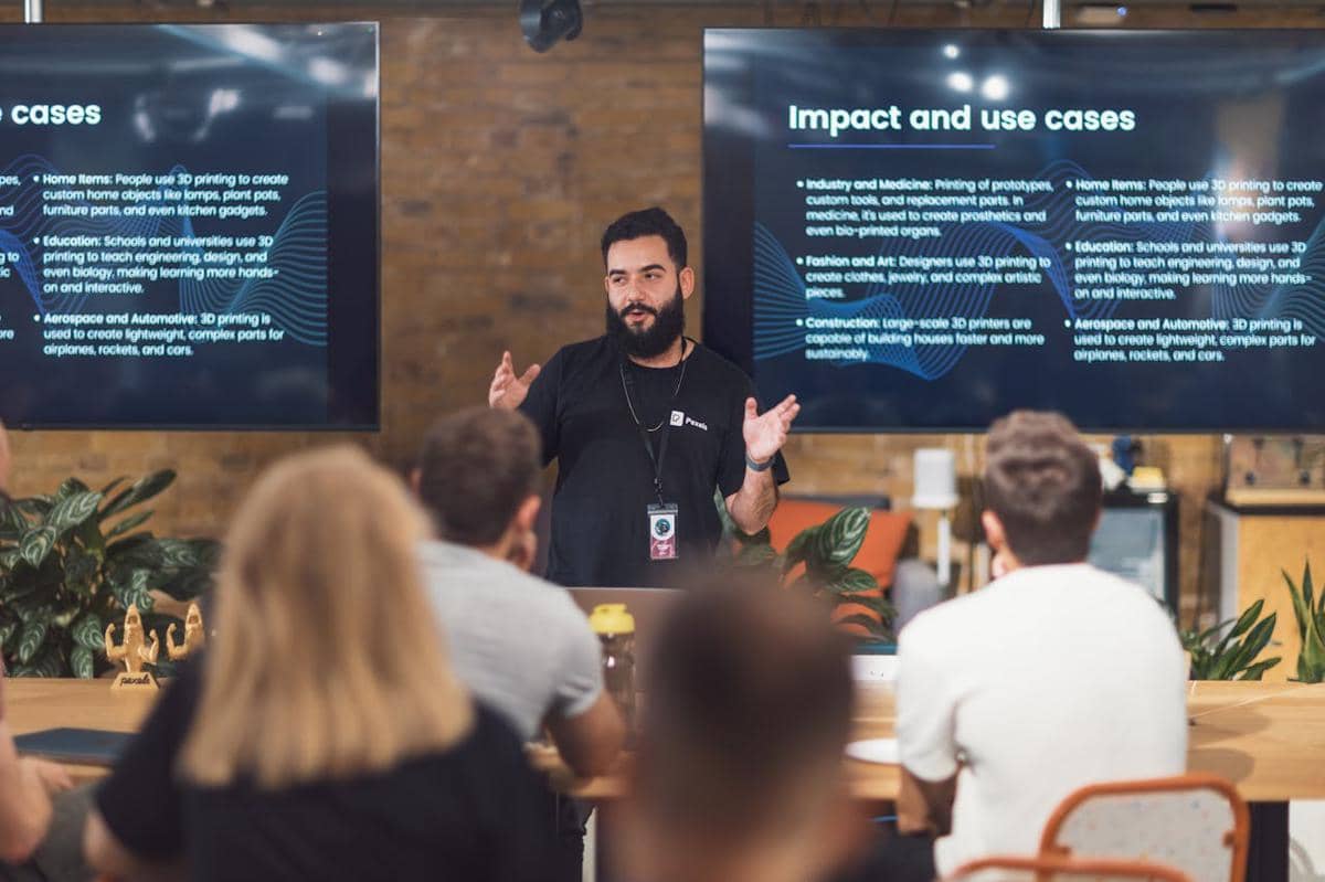 ilustrasi pria presentasi