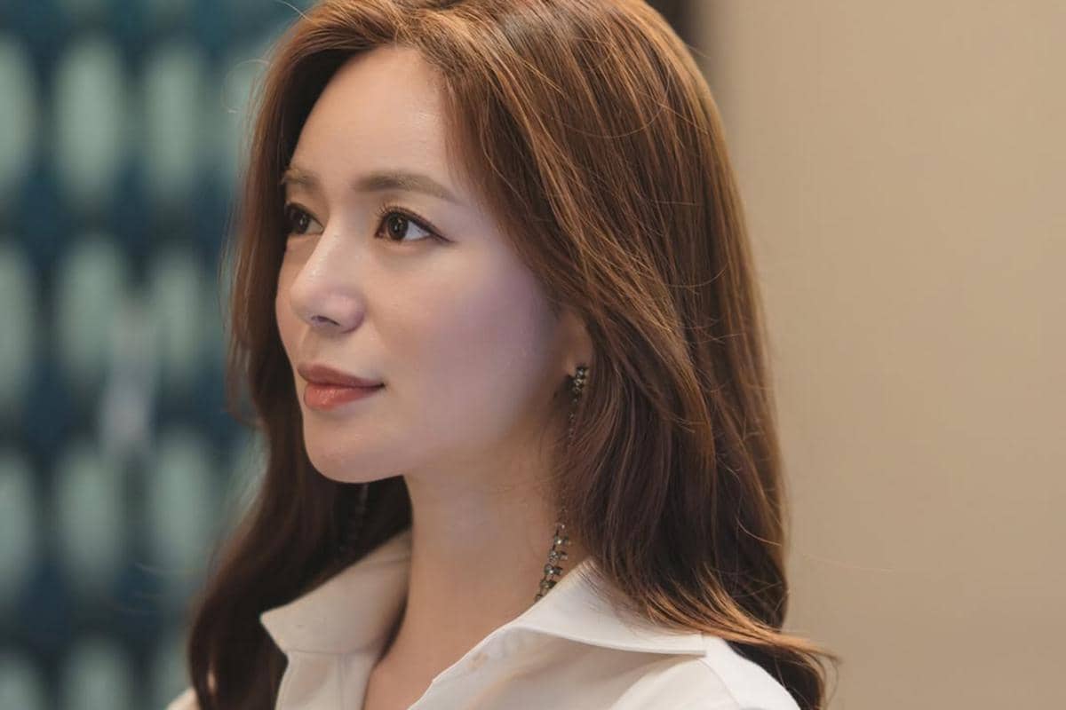 Still cut Siren's Kiss