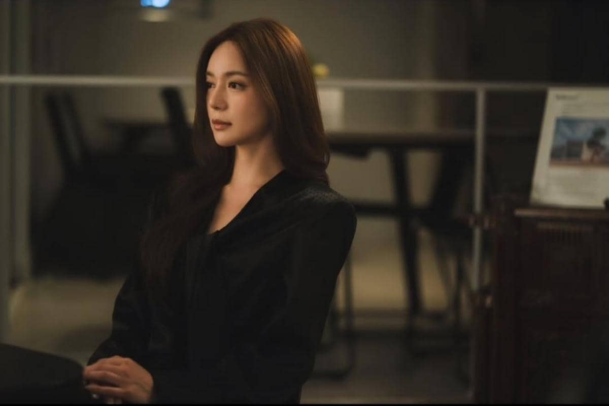 Still cut Siren's Kiss
