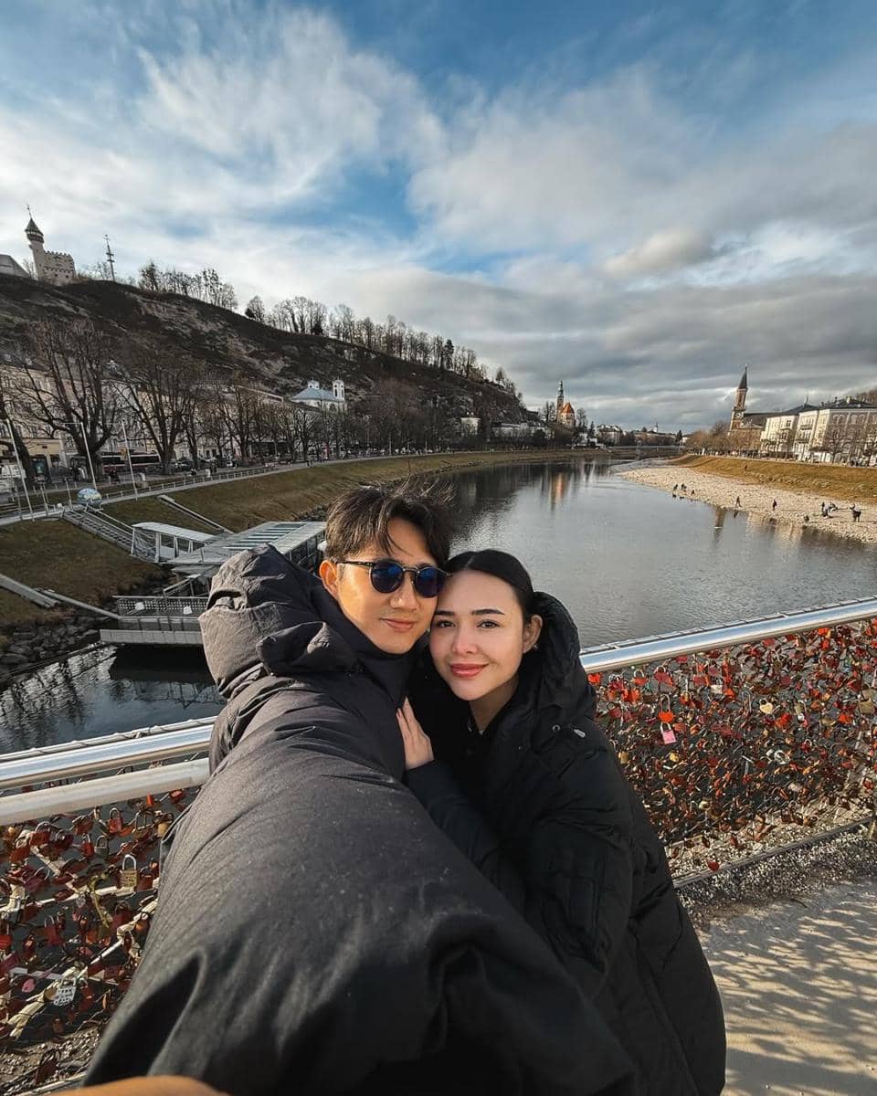 Amanda Manopo dan Kenny Austin saat liburan di Eropa