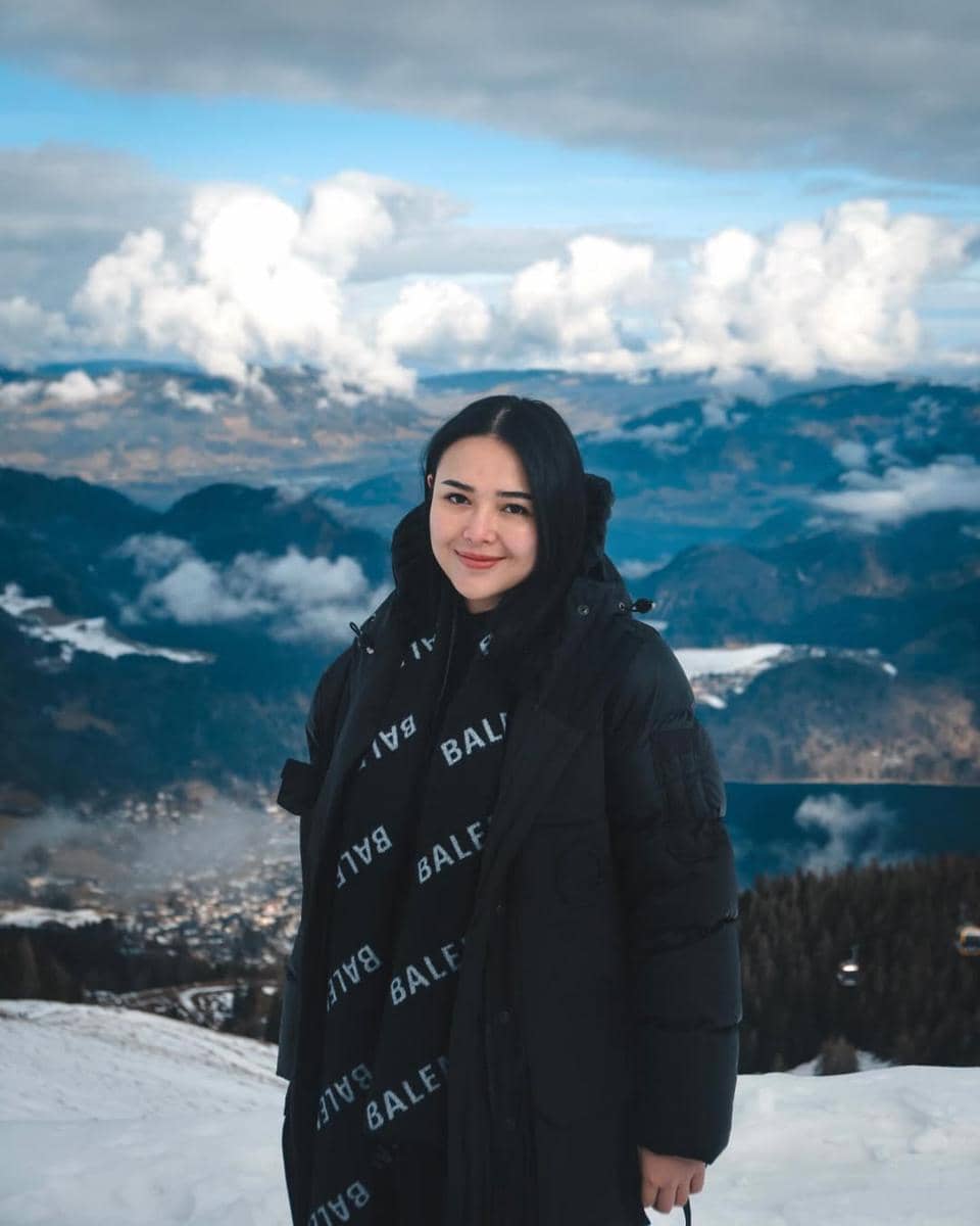 Amanda Manopo dan Kenny Austin saat liburan di Eropa