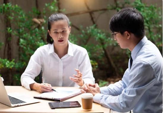 ilustrasi mendengarkan dengan baik