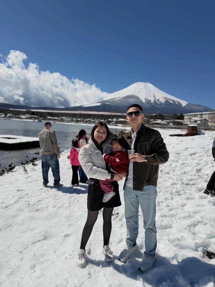 Anggi Marito dan suami liburan di Jepang 