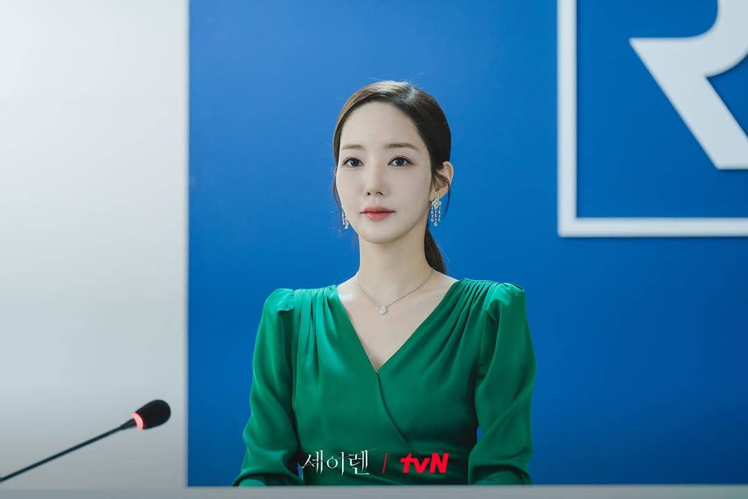 Still cut Siren's Kiss