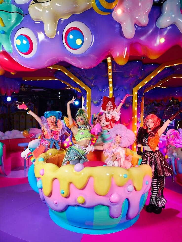 atraksi cangkir teh warna-warni Kawaii Monster Land 