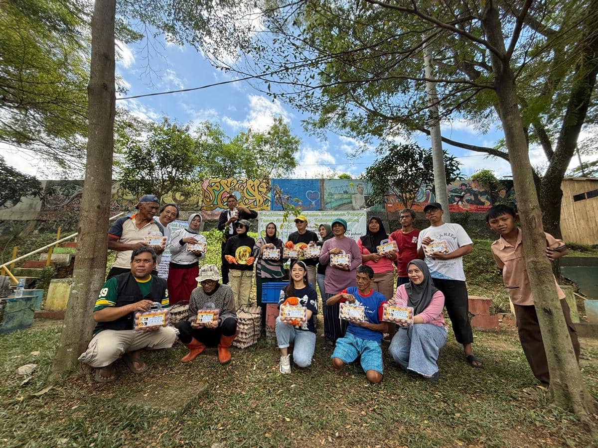 Eggmpire Token Salurkan Bantuan Telur dan Tanam 3.000 Pohon di Jabar (Dok. IDN Times)
