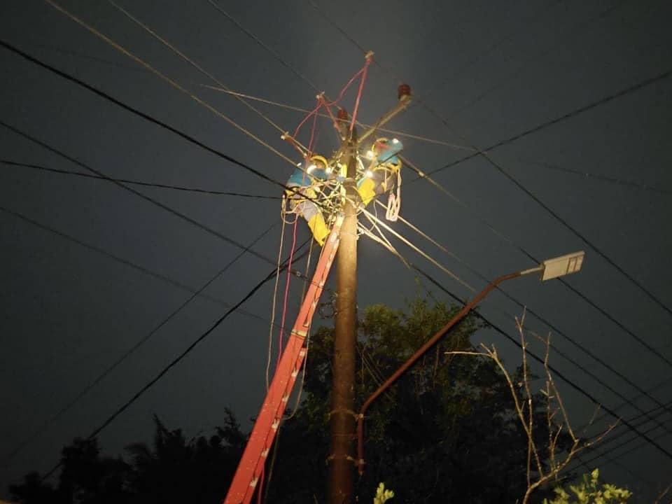 Pln, cuaca ekstrem, listrik, petugas pln