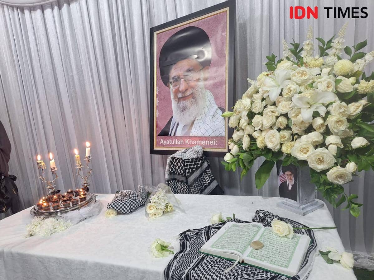 Kedutaan Iran di Jakarta gelar doa bersama dan penandatanganan petisi solidaritas atas eskalasi konflik Iran dengan Amerika Serikat dan Israel. (IDN Times/Lia Hutasoit)