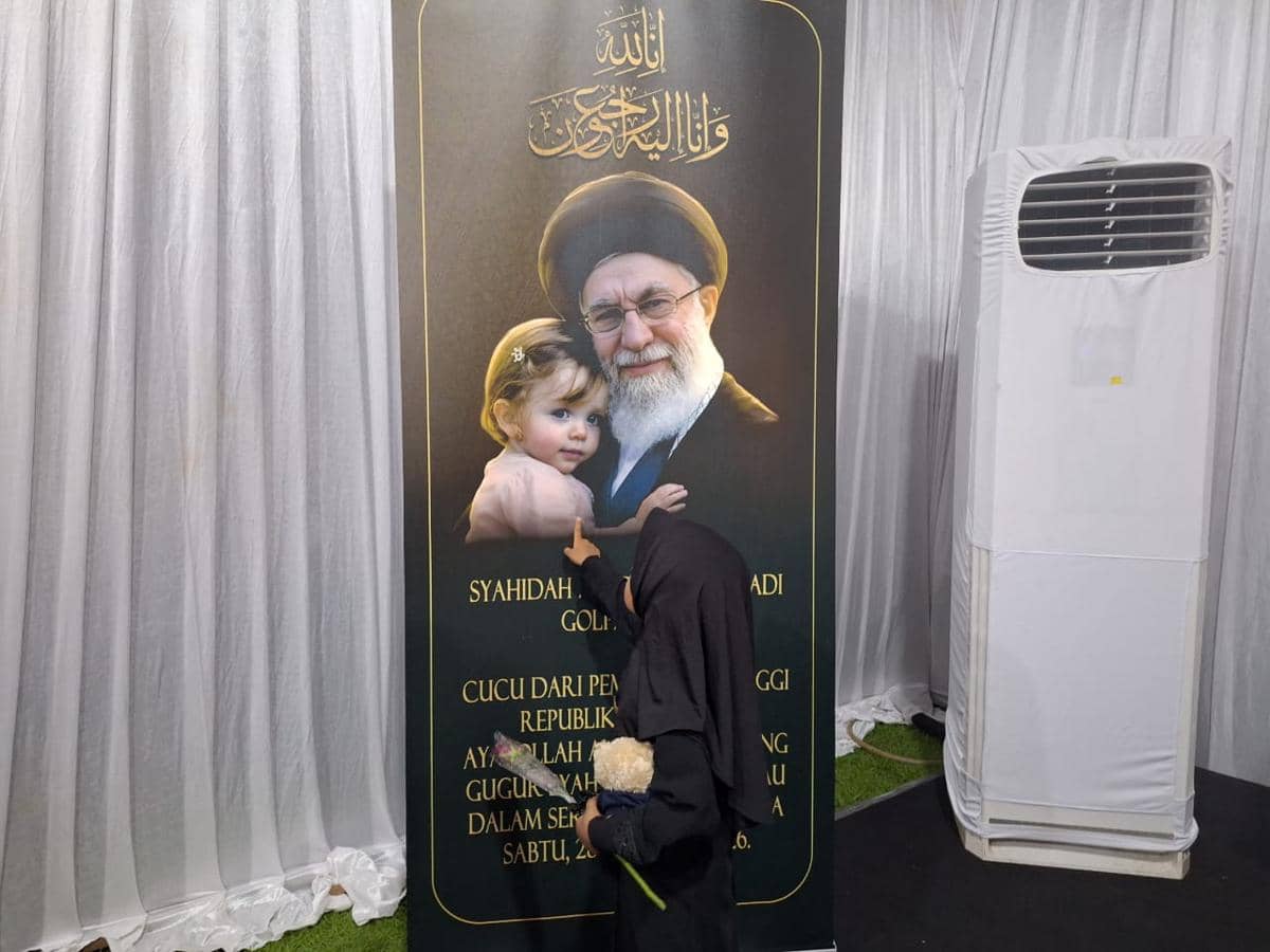 Kedutaan Iran di Jakarta gelar doa bersama dan penandatanganan petisi solidaritas atas eskalasi konflik Iran dengan Amerika Serikat dan Israel. (IDN Times/Lia Hutasoit)