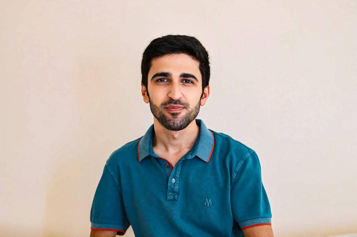 ilustrasi cowok percaya diri 