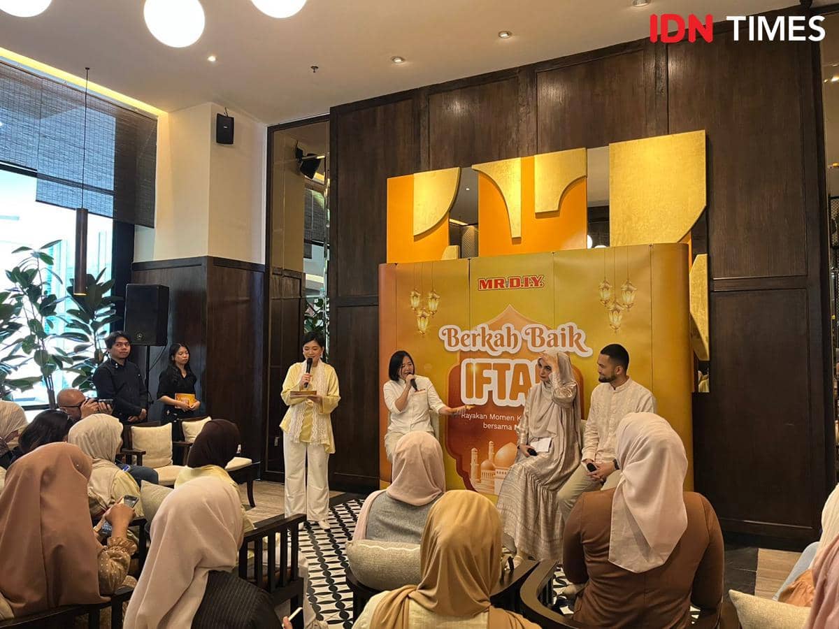 Berkah Baik Iftar bersama MR.D.I.Y. Indonesia pada Rabu (4/3/2026) di Seribu Rasa Lotte Shopping Avenue, Jakarta Selatan (IDN Times/Nisa Zarawaki)